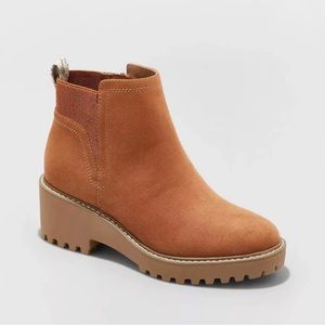 Universal Thread Tan Suede Chelsea Lug Ankle Boots. Reposhing